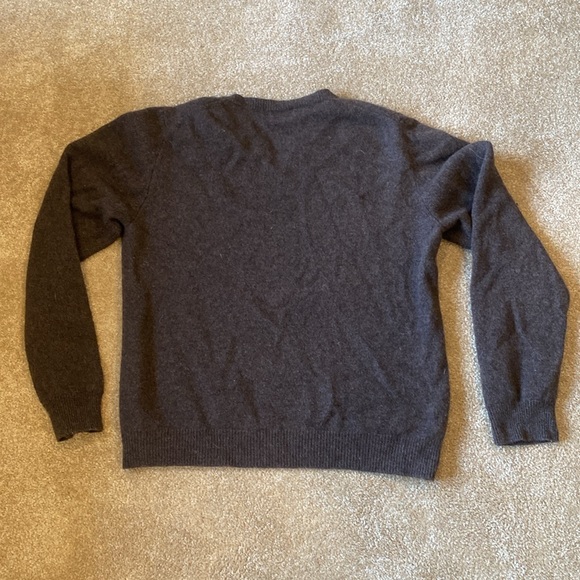 100% Wool Sweater - Picture 8 of 8
